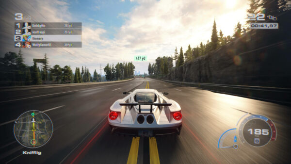 Silberner Ford GT auf einer Autobahn in Need for Speed Unbound.